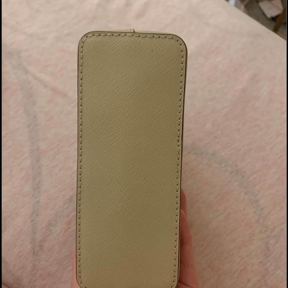 Michael Kors Makeup Pouch - Picture 4 of 4